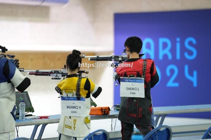 中国选手在射击赛上获得佳绩，赢得铜牌